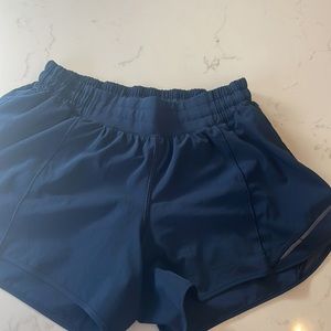 Lululemon hotty hot shorts navy size 8 4” inseam